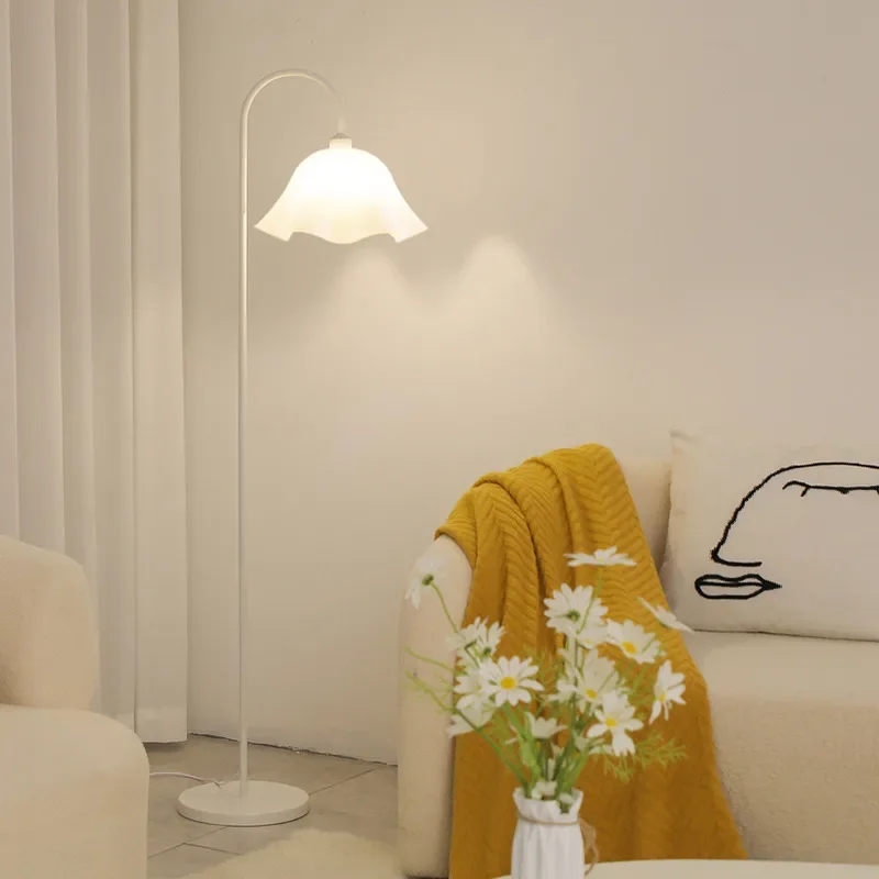 Cream Style Led Floor Lamp Liv - đánh giá và giá Home Decor Netflix