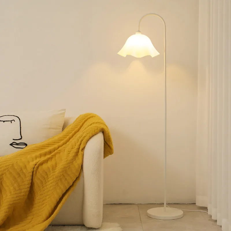 Cream Style Led Floor Lamp Liv - đánh giá và giá Home Decor Netflix
